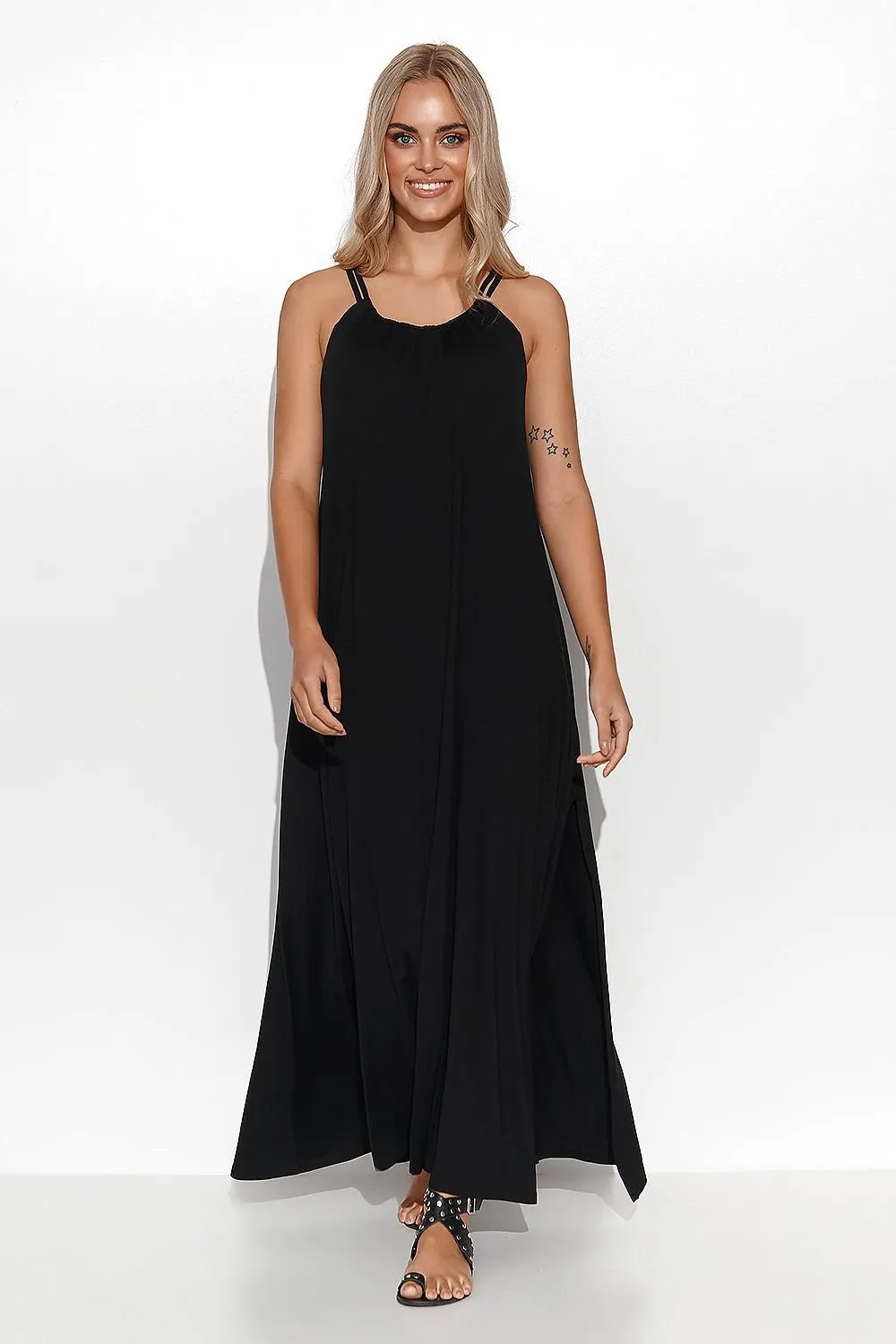 Elegant Daytime Maxi Dress with Adjustable Top and Subtle Detailing
