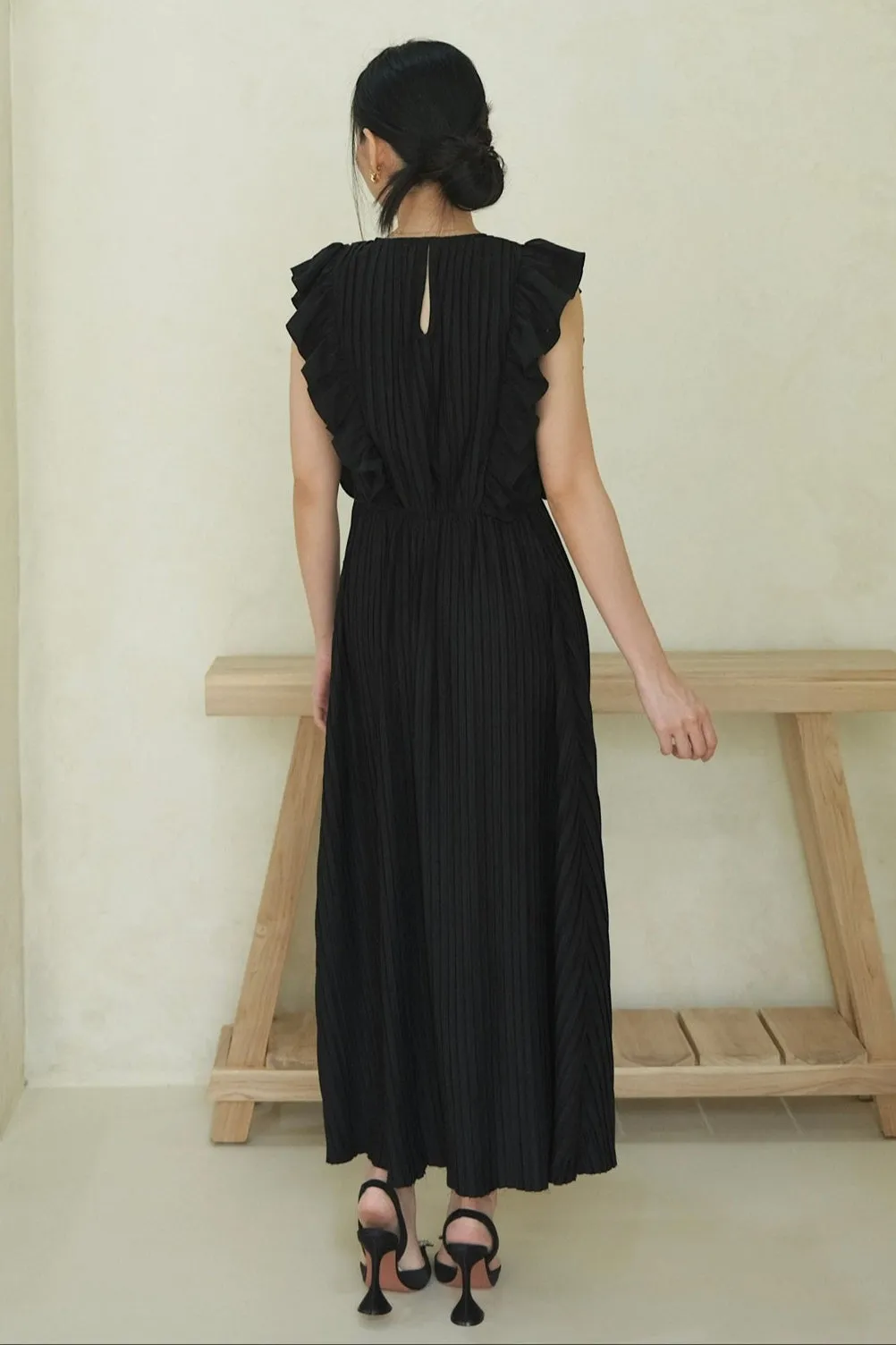 Sienna Pleats Dress In Black